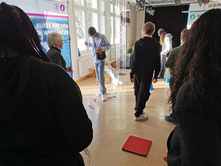 Folgen eine simulierten Rausches erleben