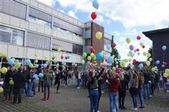 300 Ballons stiegen an der St. Georg Schule in Borken auf