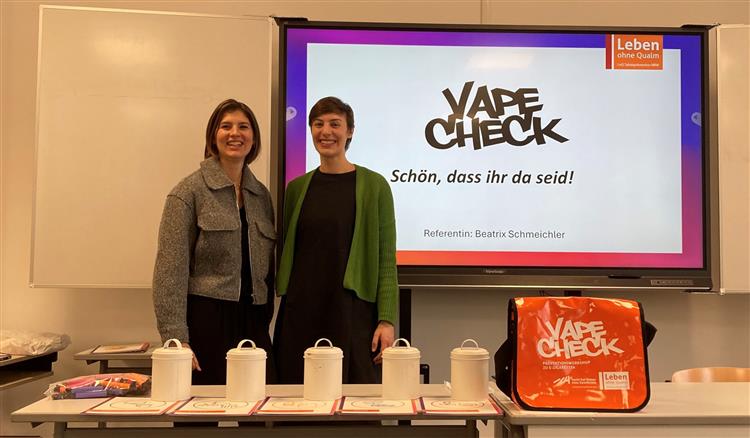 Referentinnen Beatrix Schmeichler, Update Fachstelle Bonn, und Mina Schellschläger, "Leben ohne Qulam"