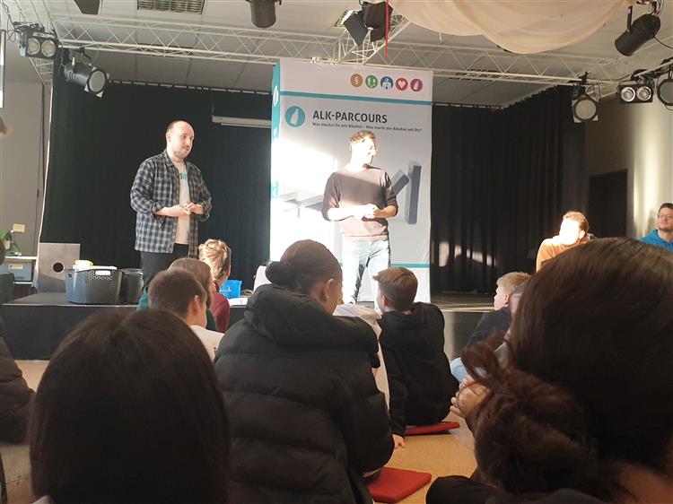 Begrüßung und Auswertung in der Gruppe