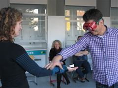 Auge-Hand-Koordination funktioniert nicht mehr - im Experiment mit der Rauschbrille 