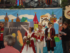 Das Mülheimer Karnevalsprinzenpaar aktiv bei der Kampagne gegen den Alkoholmißbrauch 