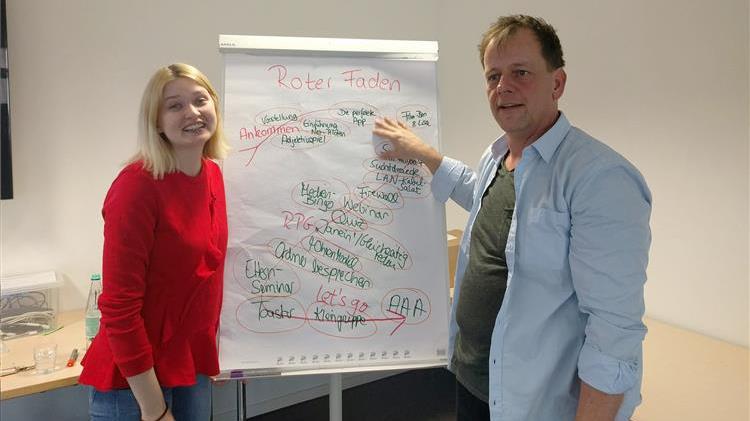 Referenten-Team Andreas Pauly und Lea Westerkamp von update, Fachstelle für Suchtprävention Bonn