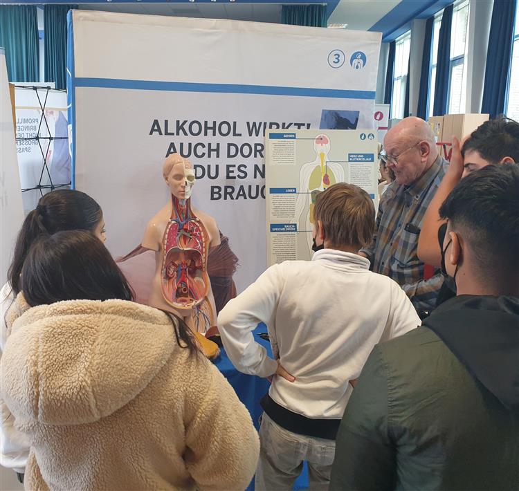 Station 3 des ALK-Parcours: 'Alkohol wirkt auch dort, wo du es nicht brauchst'