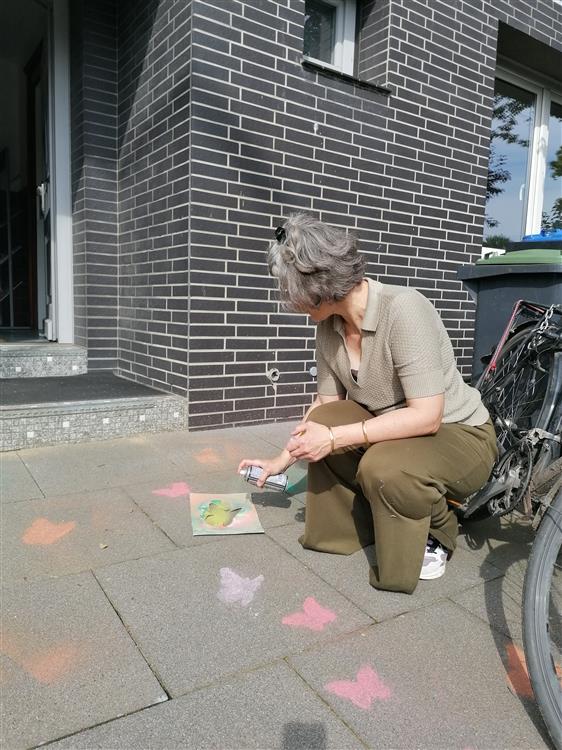 Der Gedenktag sprüht: auch am Eingang zur ginko Stiftung für Prävention