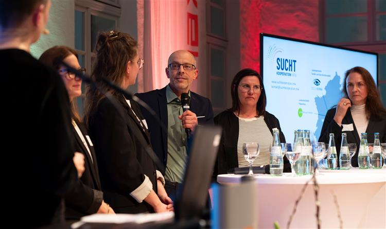 Armin Koeppe war für die Landesfachstelle Prävention auf dem Podium